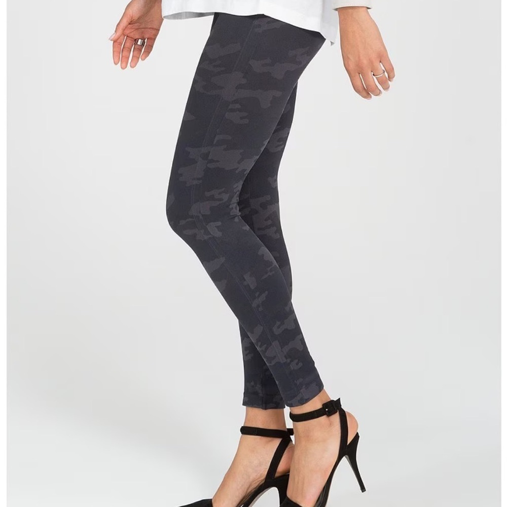 Women’s Spanx Seamless Camo Leggings size Large Full Length